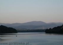Panorama jeziora żywieckiego z zapory