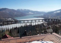 Widok z balkonu na Gore Zar i Jezioro